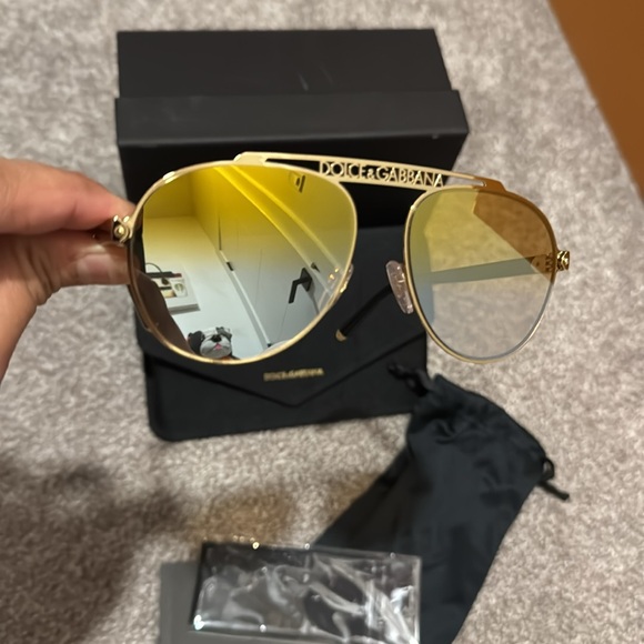 D&G sunglasses - Picture 3 of 4